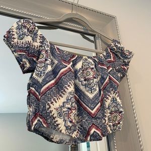 Crop top off the shoulder pattern top!
